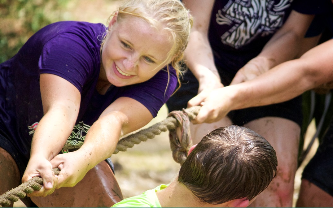 Girl tug-of-war game